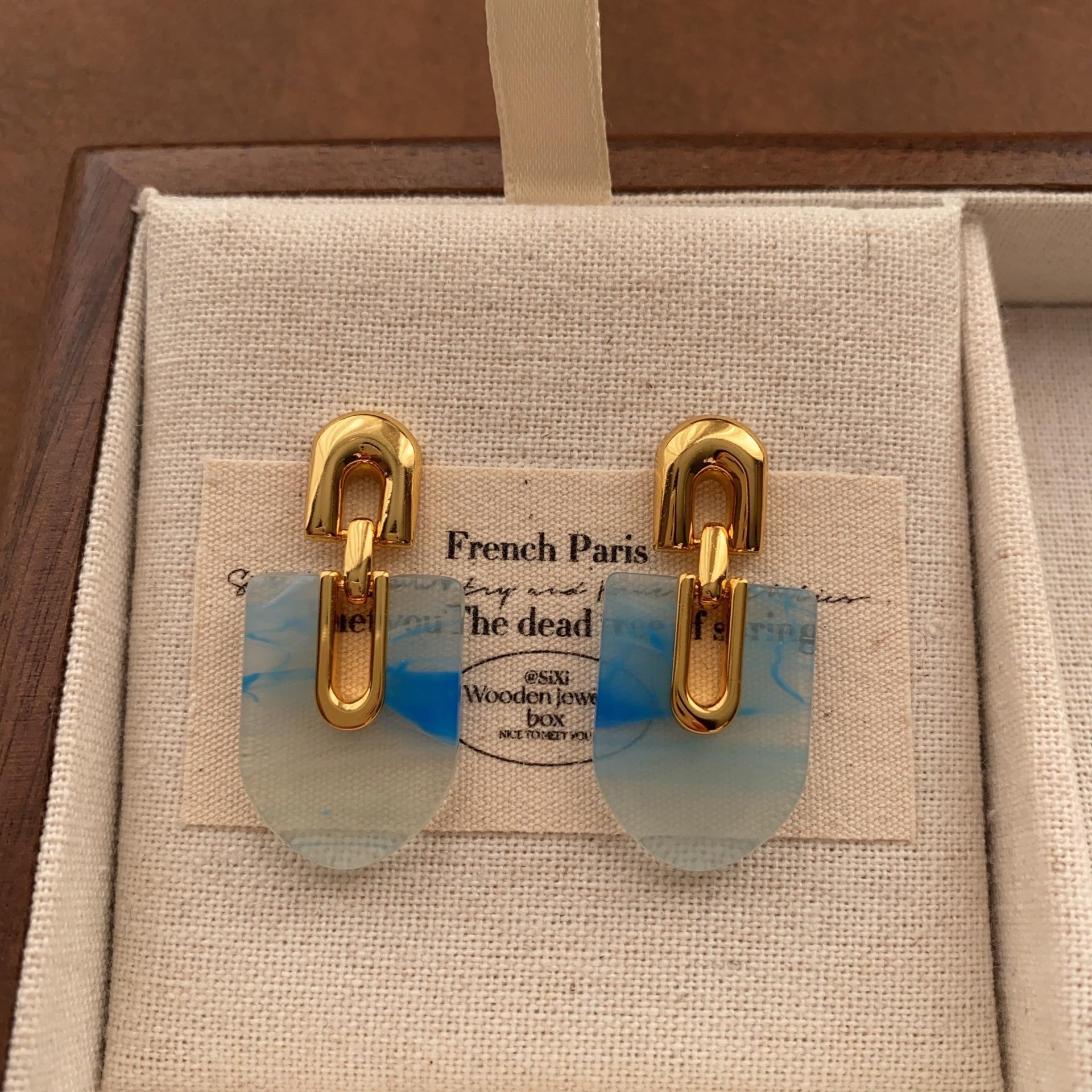 Soft U shape gradual change color pattern earrings earrings elegant fresh simple earrings
Soft U shape gradual change color pattern earrings earrings elegant fresh simple earrings