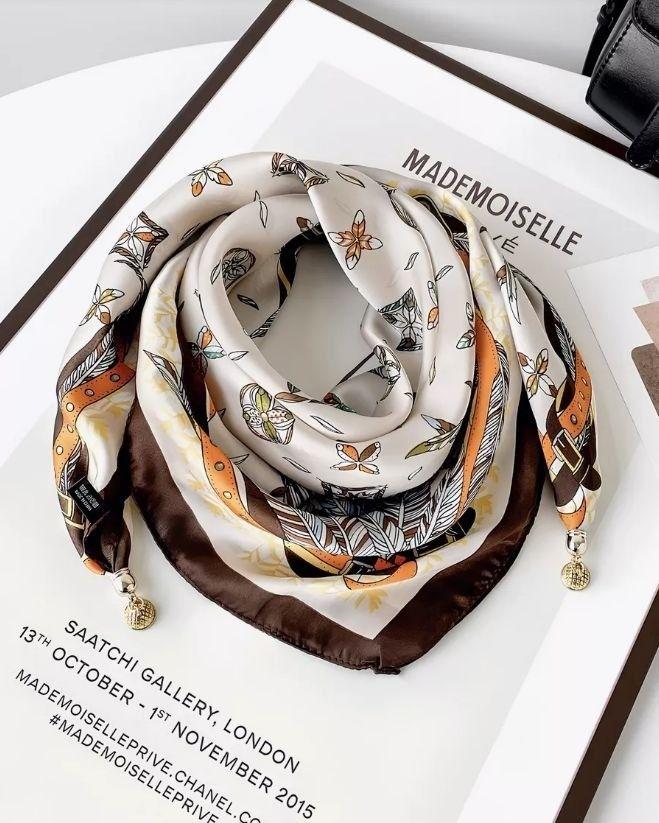 Silk Scarf with Feather Pattern and Magnetic Clasp Lightweight Square Neck Scarf Elegant Soft Fabric Accessory for Women One Size
Silk Scarf with Feather Pattern and Magnetic Clasp Lightweight Square Neck Scarf Elegant Soft Fabric Accessory for Women One Size