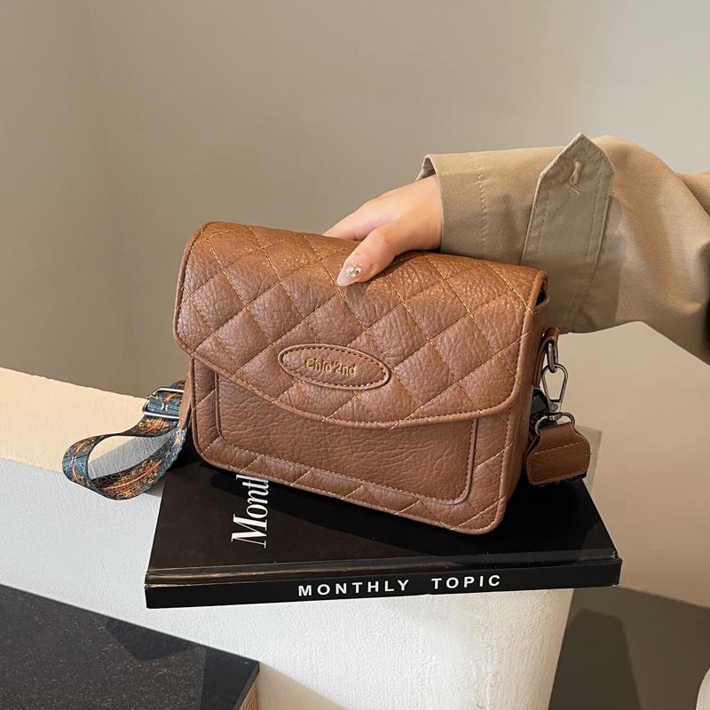 1 шт. однотонная ромбовидная сетчатая вышитая нитью маленькая квадратная сумка для женщин с магнитной застежкой в стиле ретро
1 шт. однотонная ромбовидная сетчатая вышитая нитью маленькая квадратная сумка для женщин с магнитной застежкой в стиле ретро