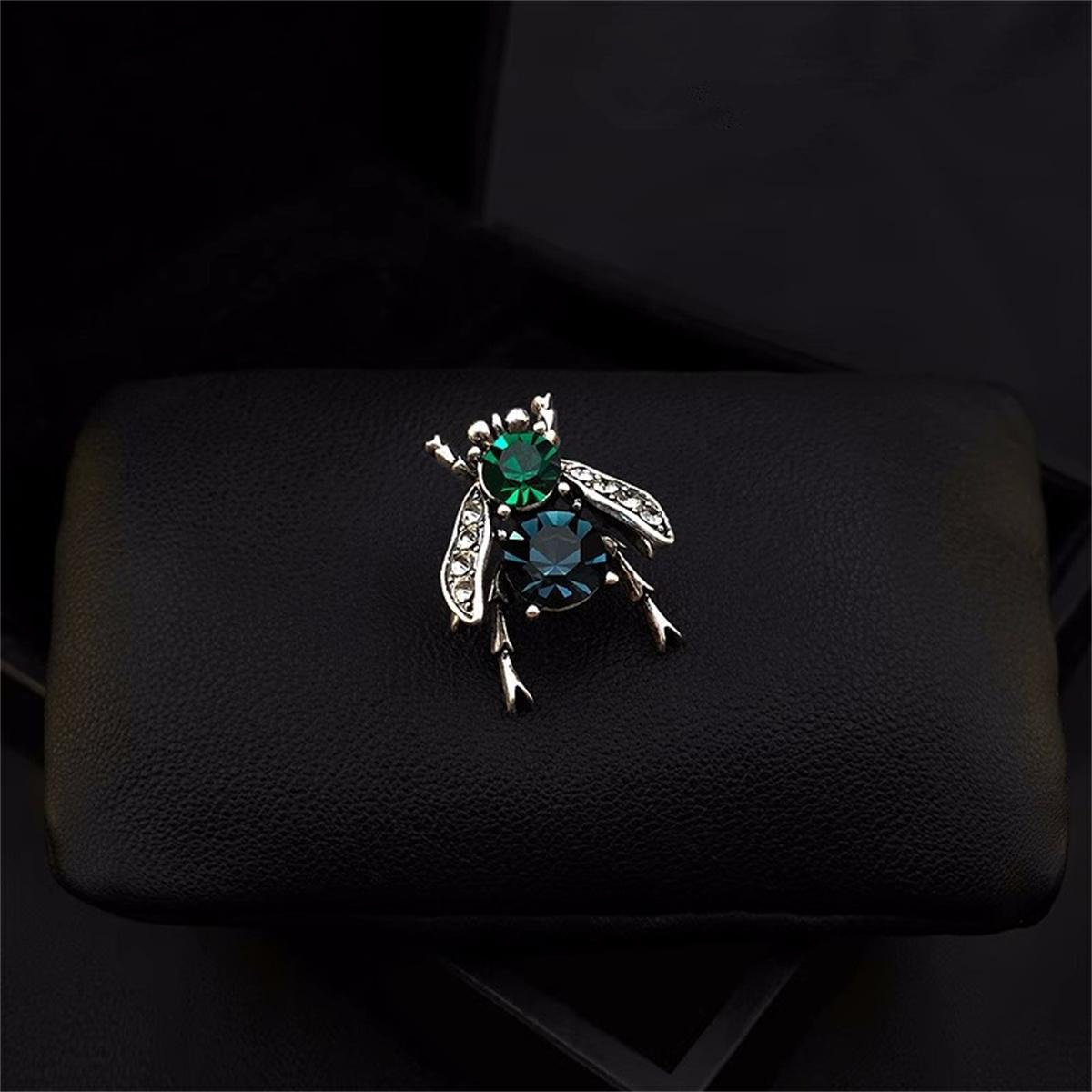 Punk Retro Bee Brooch Gothic Dark Style Insect Pin For Men And Women Charm Fashion Jewelry Accessories Party Halloween Gift зелений
Punk Retro Bee Brooch Gothic Dark Style Insect Pin For Men And Women Charm Fashion Jewelry Accessories Party Halloween Gift зелений
