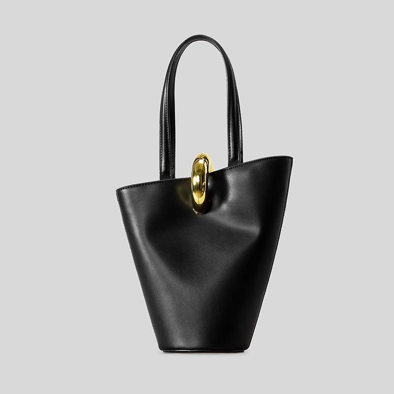 Small Niche Design Asymmetrical Bucket Bag 2026 New Vegetable Basket Bag Light Luxury Gold Buckle Single Shoulder Crossbody Handbag
Small Niche Design Asymmetrical Bucket Bag 2026 New Vegetable Basket Bag Light Luxury Gold Buckle Single Shoulder Crossbody Handbag