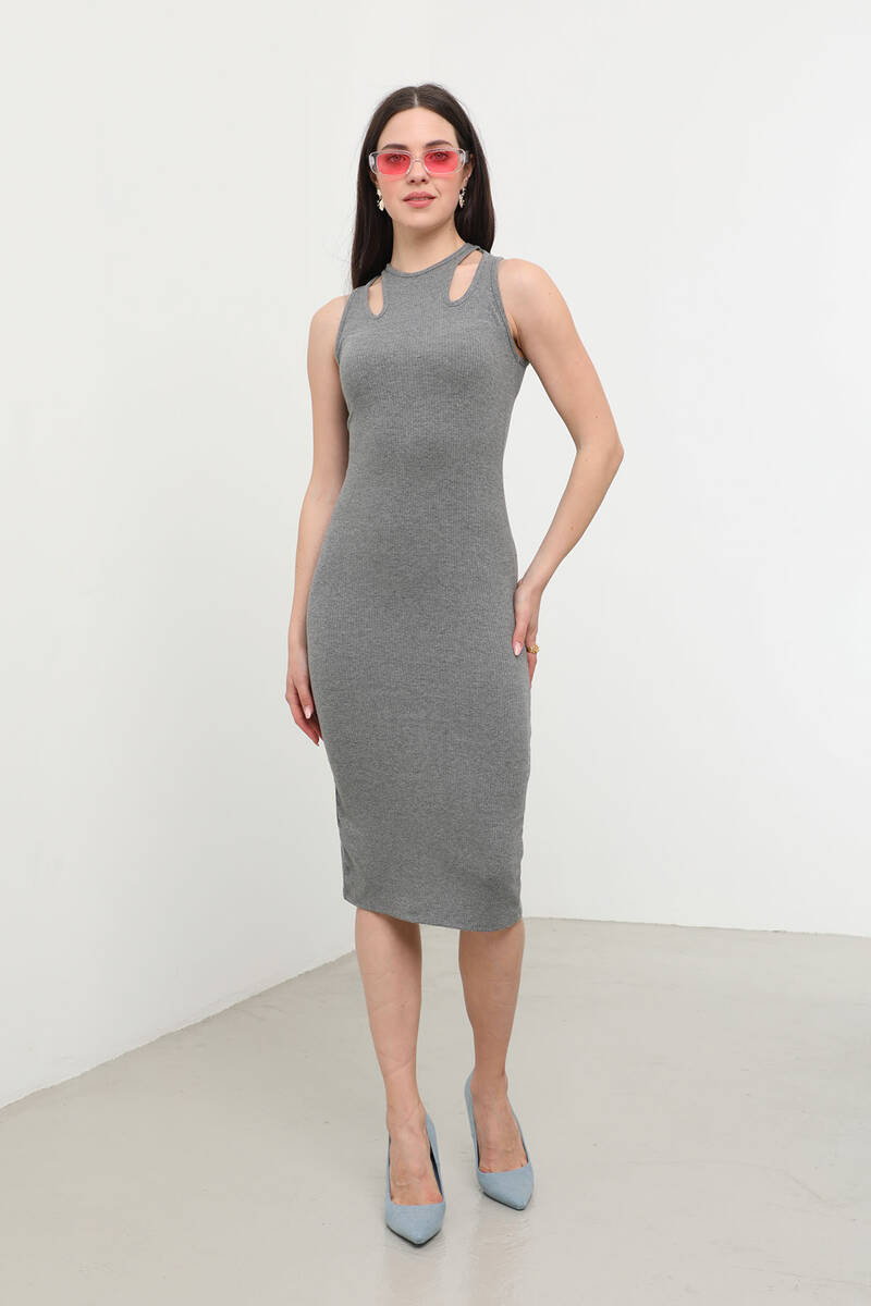 Платье с нулевыми рукавами и разрезом сзади, серое L серый
Платье с нулевыми рукавами и разрезом сзади, серое L серый