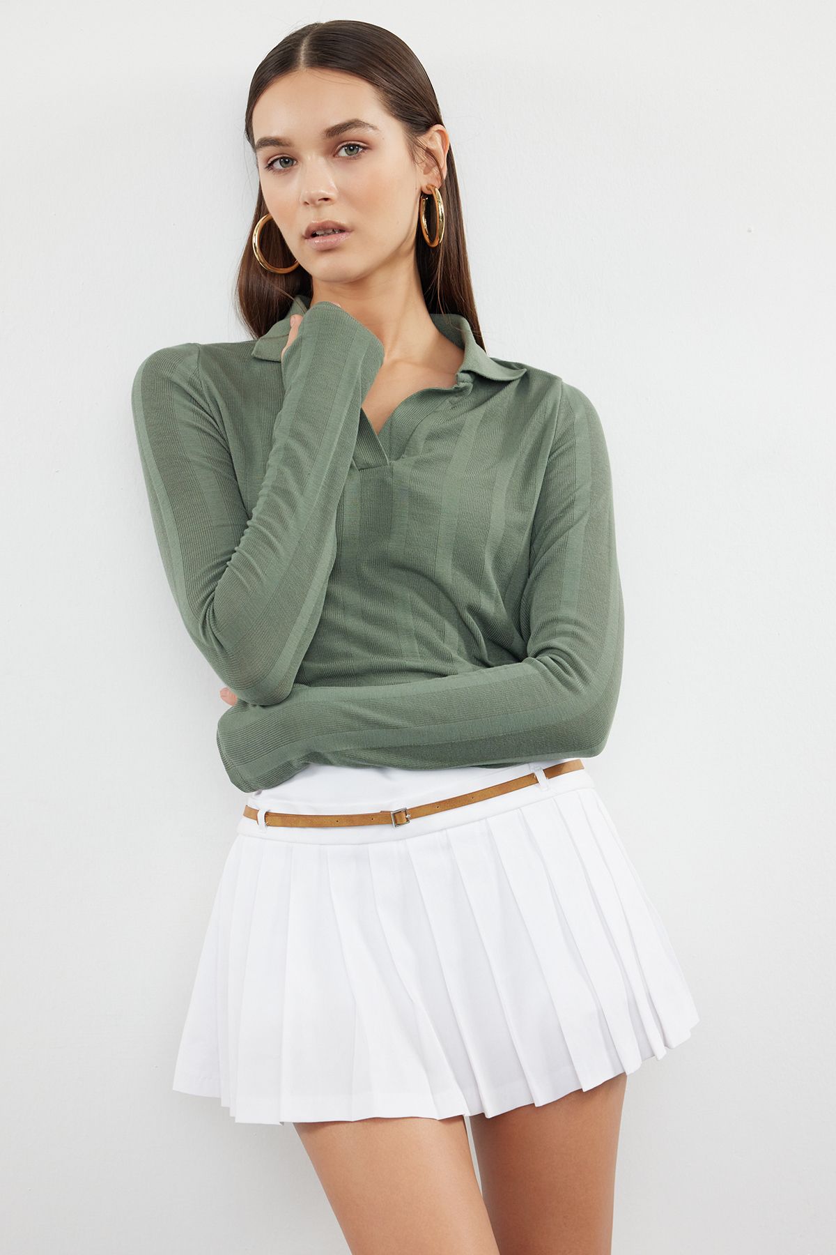 Women s Fashionable Stylish Sweater Green Basic Polo Neck Fine Knitwear Sweater M
Women s Fashionable Stylish Sweater Green Basic Polo Neck Fine Knitwear Sweater M