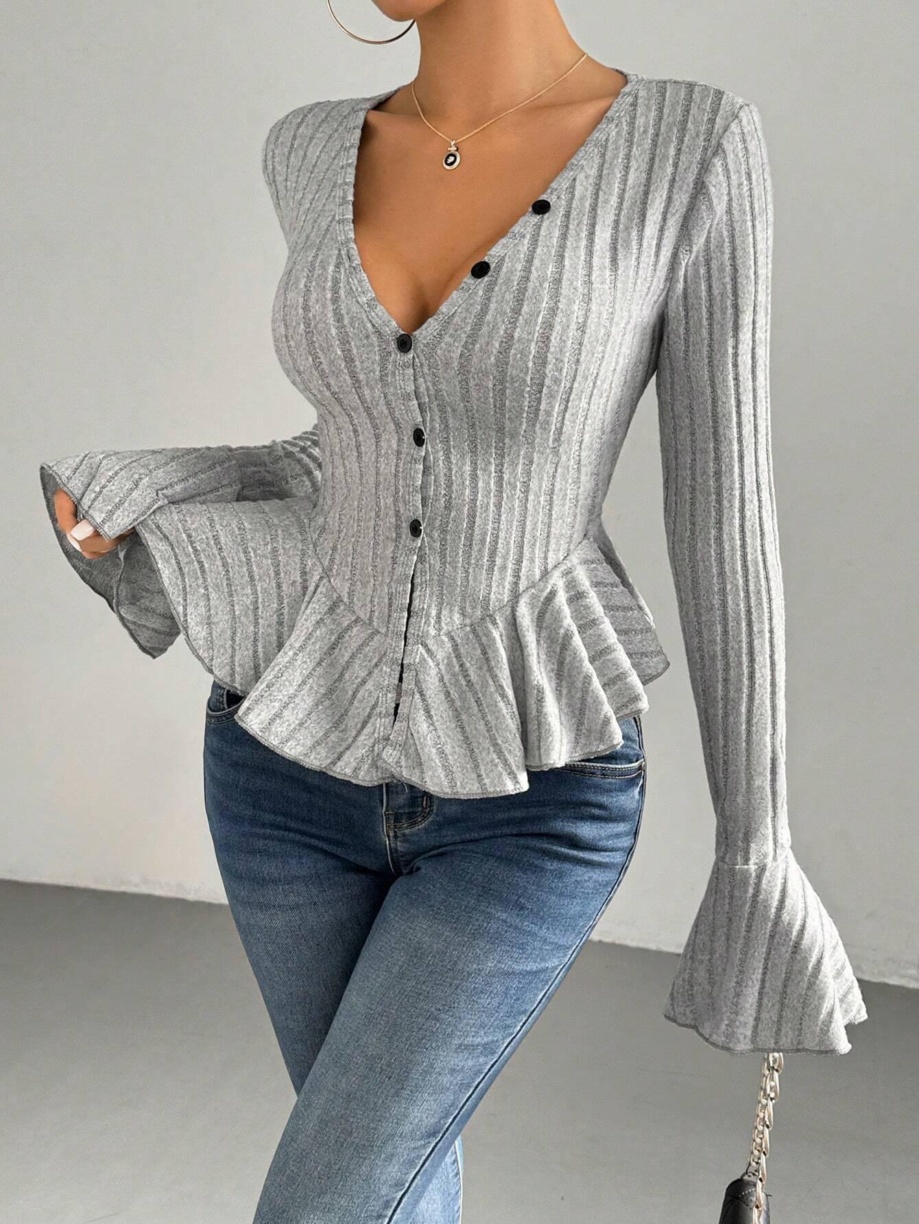 Elegant V-Waist Ruffle Knit Top for Women - Autumn/Winter Style XXL сірий колір
Elegant V-Waist Ruffle Knit Top for Women - Autumn/Winter Style XXL сірий колір