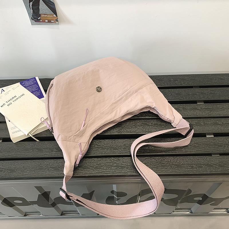 Crossbody bag women s dumpling small bag summer large capacity bag couple casual light sports canvas bag men розовый
Crossbody bag women s dumpling small bag summer large capacity bag couple casual light sports canvas bag men розовый