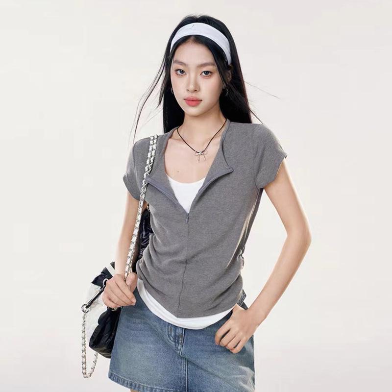 Women s Summer Slim-Fit V-Neck T-Shirt with Fake Two-Piece Design and Zip, Pleated, Color-Block Short Sleeves Medium
Women s Summer Slim-Fit V-Neck T-Shirt with Fake Two-Piece Design and Zip, Pleated, Color-Block Short Sleeves Medium