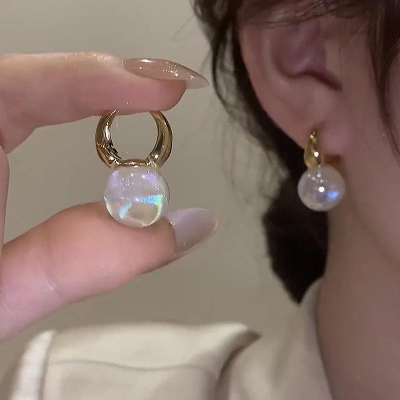 The Little Mermaid Pearl Ear Cuffs: French Niche Design, Light Luxury Women s Retro Earrings
The Little Mermaid Pearl Ear Cuffs: French Niche Design, Light Luxury Women s Retro Earrings