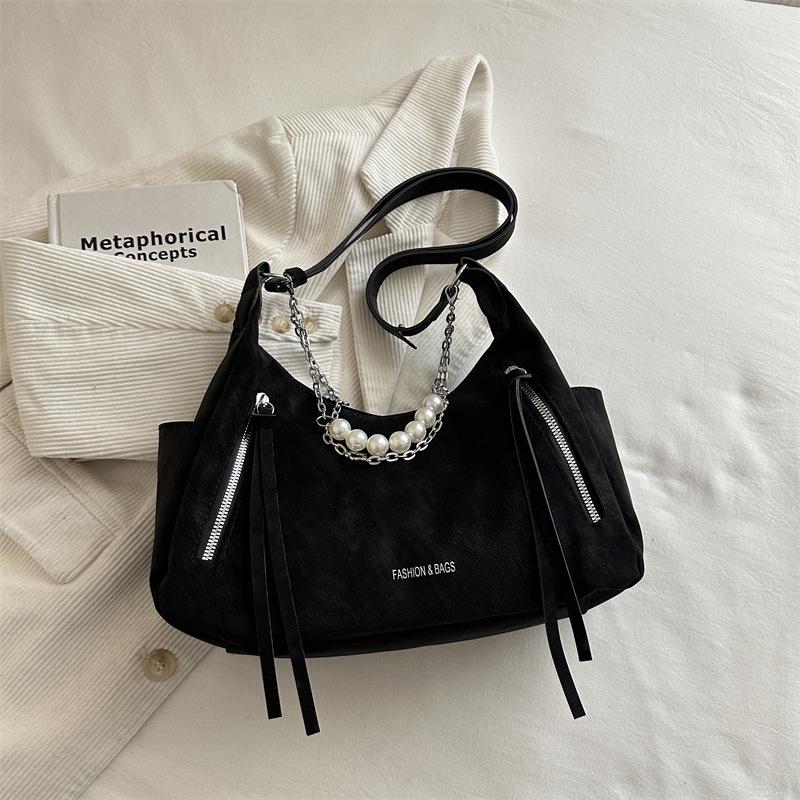 Fashionable and Sophisticated Business Shoulder Bag with Underarm Strap and Large Capacity Crossbody Bag With pendant
Fashionable and Sophisticated Business Shoulder Bag with Underarm Strap and Large Capacity Crossbody Bag With pendant