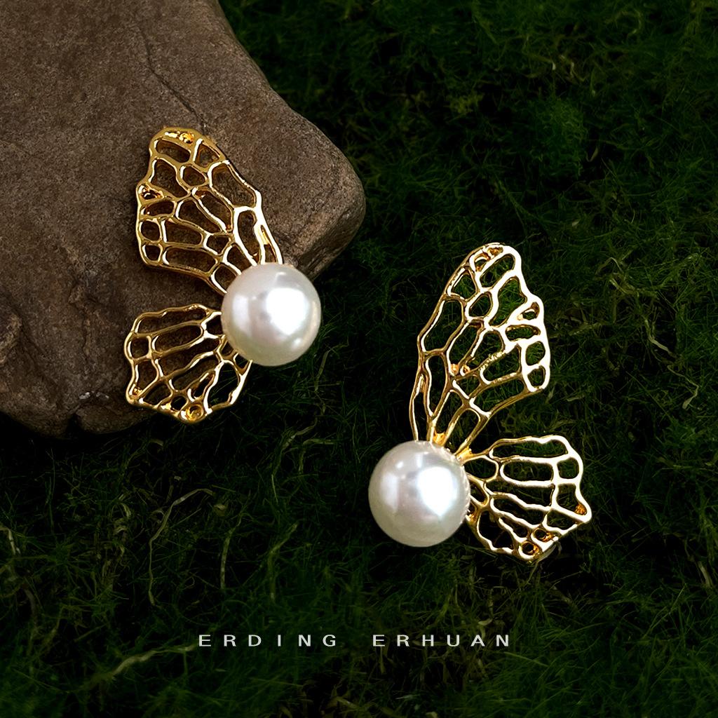 Весна и лето один два носить полые милые супер фея жемчужные серьги бабочки 2025 новые серьги ювелирные изделия женщины
Весна и лето один два носить полые милые супер фея жемчужные серьги бабочки 2025 новые серьги ювелирные изделия женщины