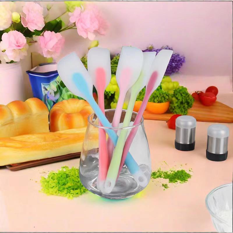 Полупрозрачная силиконовая лопатка для тамагояки и блинов - Антипригарная, термостойкая для пиццы и крепов
Полупрозрачная силиконовая лопатка для тамагояки и блинов - Антипригарная, термостойкая для пиццы и крепов