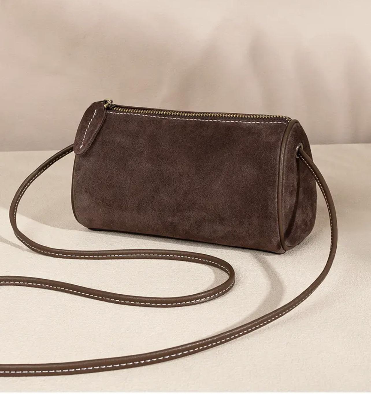 Faux suede Women pillow shoulder messenger bags small Soft Handbag for Ladies Mobile Crossbody Bags bolsas phe wallet кофейный
Faux suede Women pillow shoulder messenger bags small Soft Handbag for Ladies Mobile Crossbody Bags bolsas phe wallet кофейный
