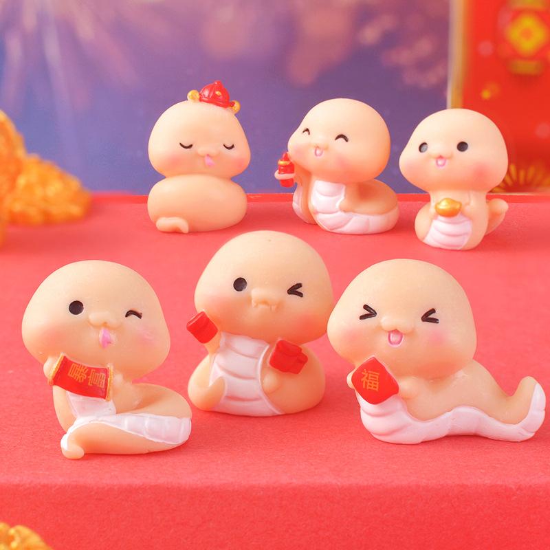 New Year s Wealth-attracting Decorative Item Cartoon Snake Year Small Decorative Item Fuwang Resin Handicraft Red Cap
New Year s Wealth-attracting Decorative Item Cartoon Snake Year Small Decorative Item Fuwang Resin Handicraft Red Cap