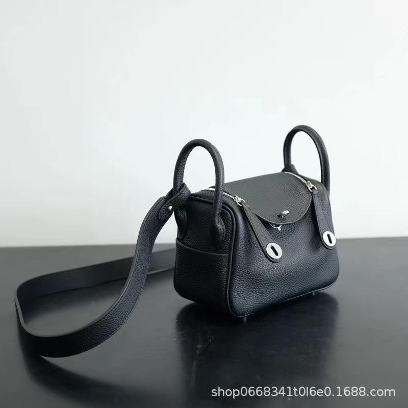 Роскошная мини-сумка Lindy из натуральной коровьей кожи «Доктор» - женская сумка-мессенджер через плечо 19cm
Роскошная мини-сумка Lindy из натуральной коровьей кожи «Доктор» - женская сумка-мессенджер через плечо 19cm