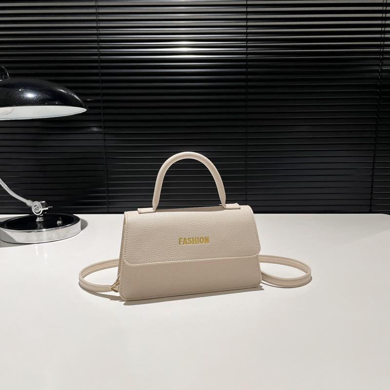 Стильная и высококачественная портативная маленькая квадратная сумка 2025 осень новая текстурная сумка-мессенджер с узором личи белый