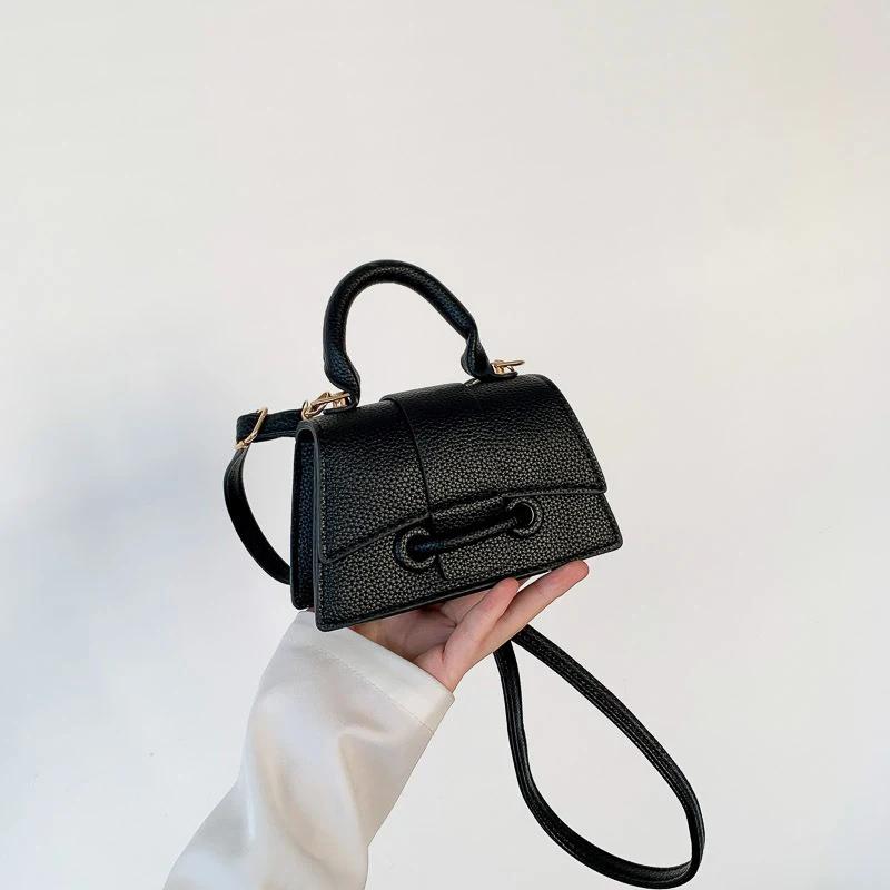 Women s Versatile Solid Simple Handbag 2025 Korean Style Single-Shoulder Crossbody Small Square Bag for Casual Ins Style чорний
Women s Versatile Solid Simple Handbag 2025 Korean Style Single-Shoulder Crossbody Small Square Bag for Casual Ins Style чорний