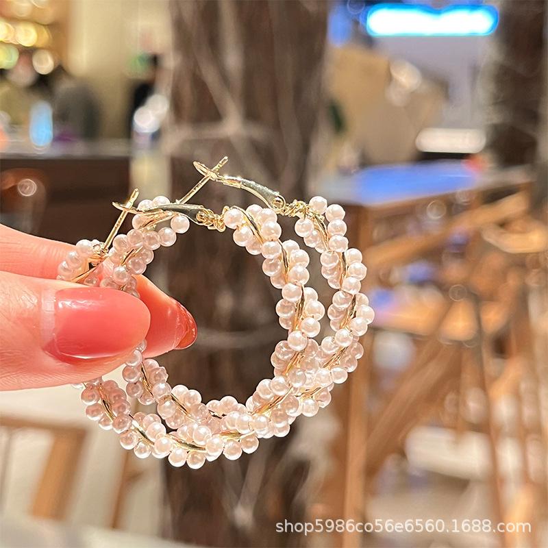 Pearl earrings exaggerated light luxury temperament circle new Korean tide earrings women s earrings niche design fashion earrings золотий
Pearl earrings exaggerated light luxury temperament circle new Korean tide earrings women s earrings niche design fashion earrings золотий