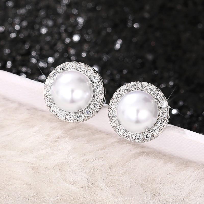 Huitan 2022 Hot Imitation Pearl Earrings for Women Simple and Elegant Design Engagement Wedding Stud Earrings Fashion Zircon
Huitan 2022 Hot Imitation Pearl Earrings for Women Simple and Elegant Design Engagement Wedding Stud Earrings Fashion Zircon