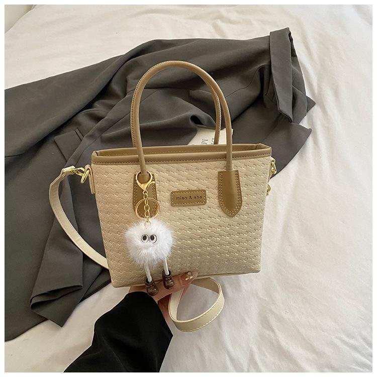 Fashion sense retro large-capacity bag 2025 new women s bag fashion commuter shoulder messenger bag casual women s bag
Fashion sense retro large-capacity bag 2025 new women s bag fashion commuter shoulder messenger bag casual women s bag