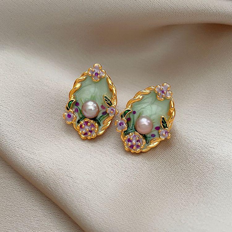 Vintage Oil Painting Flower Stud Earrings for Women Exquisite Metal Peach Blossom Earrings Jewelry Gifts Daily Fancy Accessories
Vintage Oil Painting Flower Stud Earrings for Women Exquisite Metal Peach Blossom Earrings Jewelry Gifts Daily Fancy Accessories