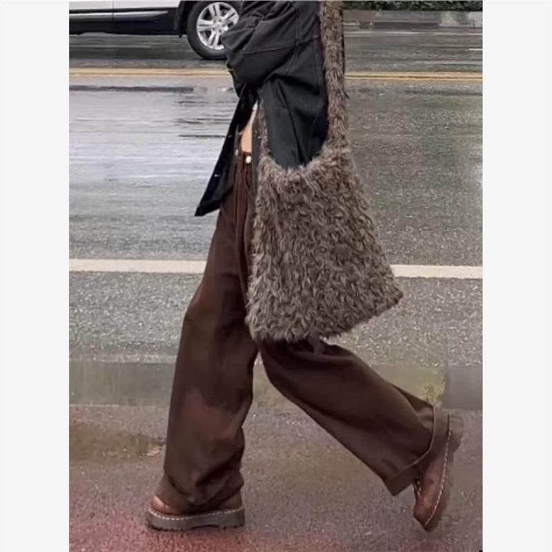 Original Retro Bohemian Furry Tote - Large, Light Luxury Autumn/Winter Bag Youth (18-25 years)
Original Retro Bohemian Furry Tote - Large, Light Luxury Autumn/Winter Bag Youth (18-25 years)
