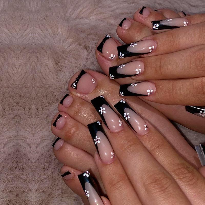 Black Floral High-End Medium-Long False Nails: European and American Style Gold Plated Glue Style
Black Floral High-End Medium-Long False Nails: European and American Style Gold Plated Glue Style
