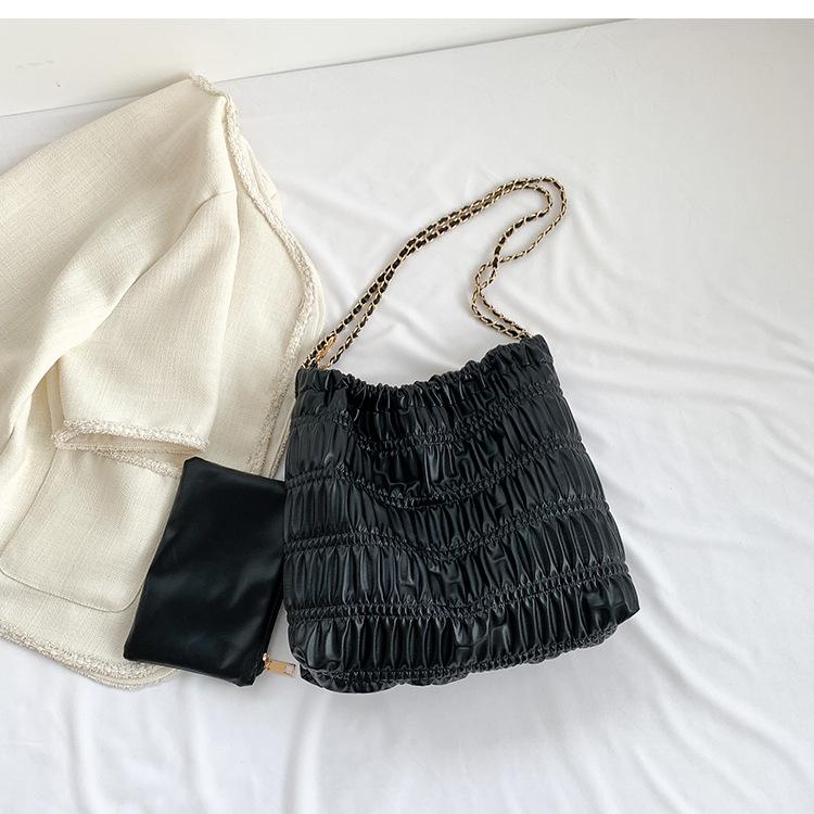 Сумка-тоут, новая женская сумка, модная ретро-сумка в корейском стиле, мятая, однотонная сумка на цепочке, вместительная, трендовая, универсальная, женская сумка через плечо
Сумка-тоут, новая женская сумка, модная ретро-сумка в корейском стиле, мятая, однотонная сумка на цепочке, вместительная, трендовая, универсальная, женская сумка через плечо