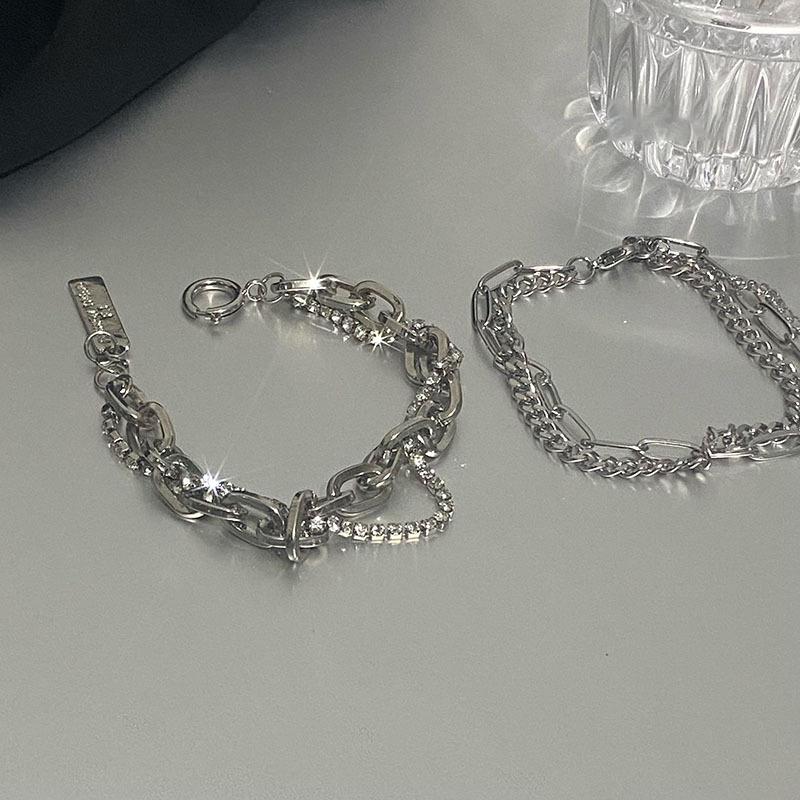 Двухслойный браслет из циркония Niche Design Black Gem Wrap Lovers Girl Браслет в подарок
Двухслойный браслет из циркония Niche Design Black Gem Wrap Lovers Girl Браслет в подарок