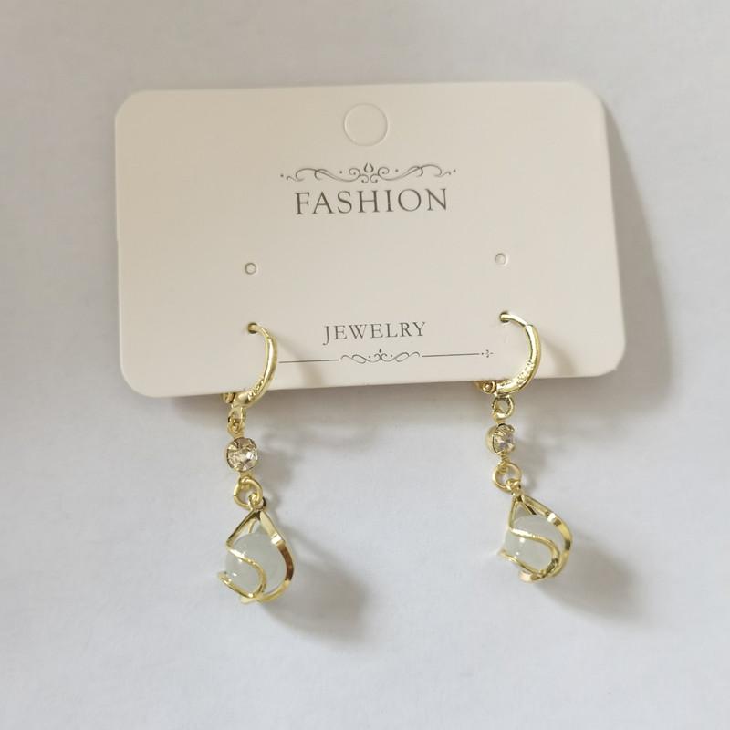 New Korean Acrylic Pendants Women Dangle Earrings Twisted Drop Earrings for Girls Elegant Wedding Zircon boucle oreille femme
New Korean Acrylic Pendants Women Dangle Earrings Twisted Drop Earrings for Girls Elegant Wedding Zircon boucle oreille femme