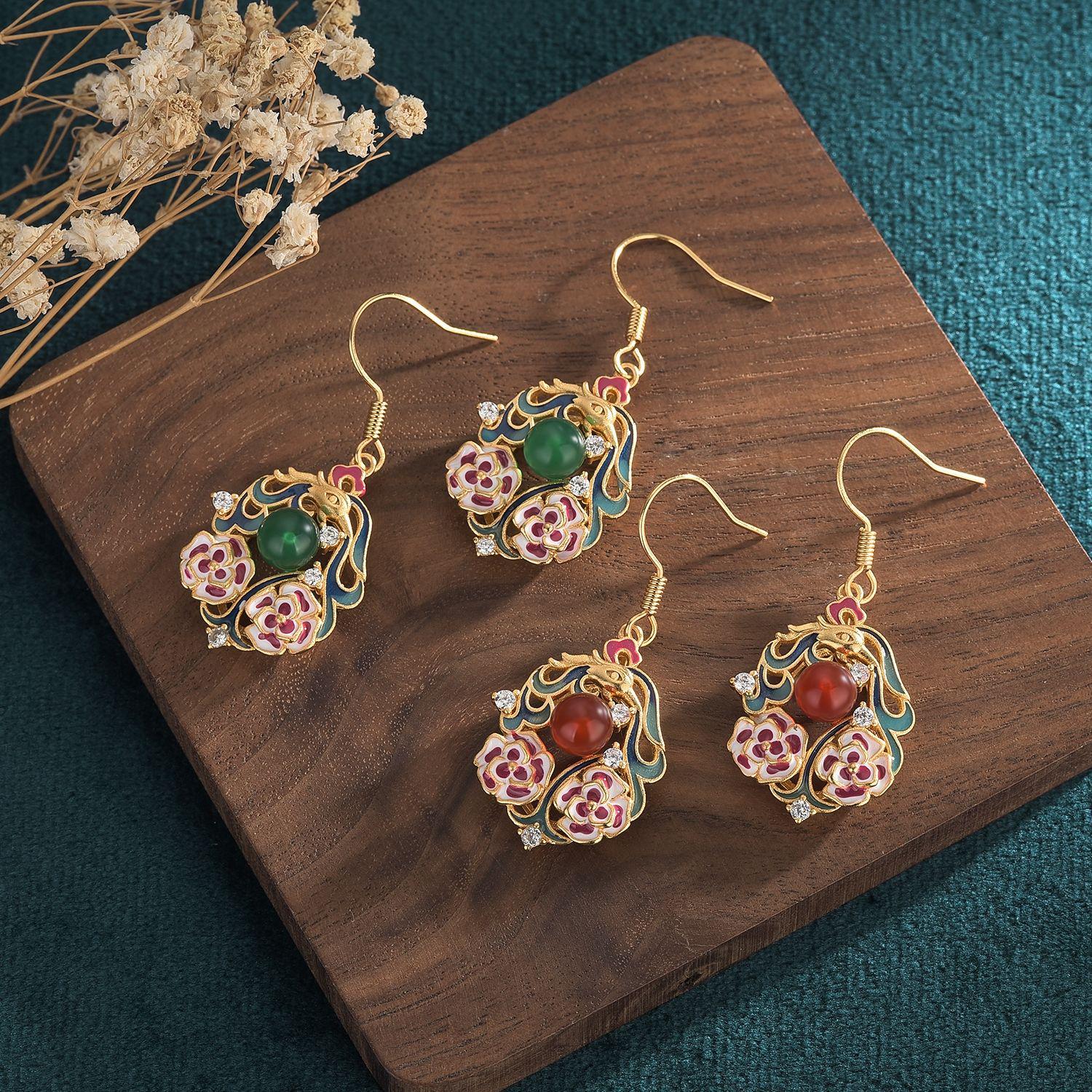 Guochao Cloisonné Enamel Chalcedony Stud Earrings for Women - Jingtai Blue Chinese Style Dangle with Cheongsam Influence
Guochao Cloisonné Enamel Chalcedony Stud Earrings for Women - Jingtai Blue Chinese Style Dangle with Cheongsam Influence
