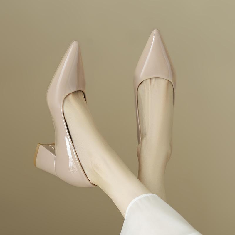 Sheepskin~ Commuter single shoes women s new models with skirts patent leather nude high heels are not tired, and the inner height of the feet 40 тілесний
Sheepskin~ Commuter single shoes women s new models with skirts patent leather nude high heels are not tired, and the inner height of the feet 40 тілесний
