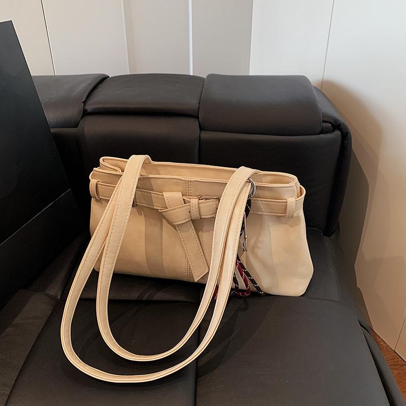 Нишевая сумка подмышку женская новая весенне-летняя модная сумка на плечо сумка-тоут универсальная сумочка
Нишевая сумка подмышку женская новая весенне-летняя модная сумка на плечо сумка-тоут универсальная сумочка