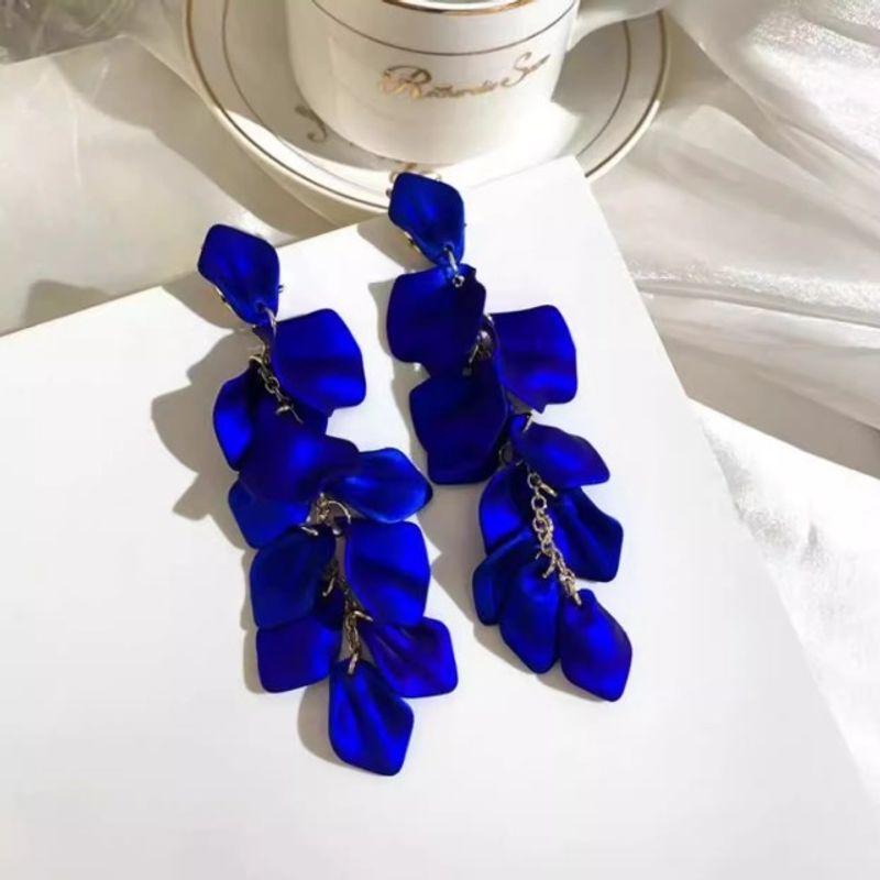 Dream Core Blue Petal Earrings Female Retro Exaggerated Tassel Eardrops Korean Style Fancy Accessible Luxury Ear Studs Ear Clip Charm Retro blue petal ear clip
Dream Core Blue Petal Earrings Female Retro Exaggerated Tassel Eardrops Korean Style Fancy Accessible Luxury Ear Studs Ear Clip Charm Retro blue petal ear clip