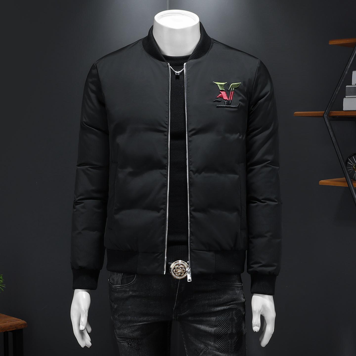 Trendy Brand Men s Embroidered Thickened Down Jacket with Stand Collar, Plus Size Winter Outerwear, European Style, White Duck Down 4XL чорний
Trendy Brand Men s Embroidered Thickened Down Jacket with Stand Collar, Plus Size Winter Outerwear, European Style, White Duck Down 4XL чорний