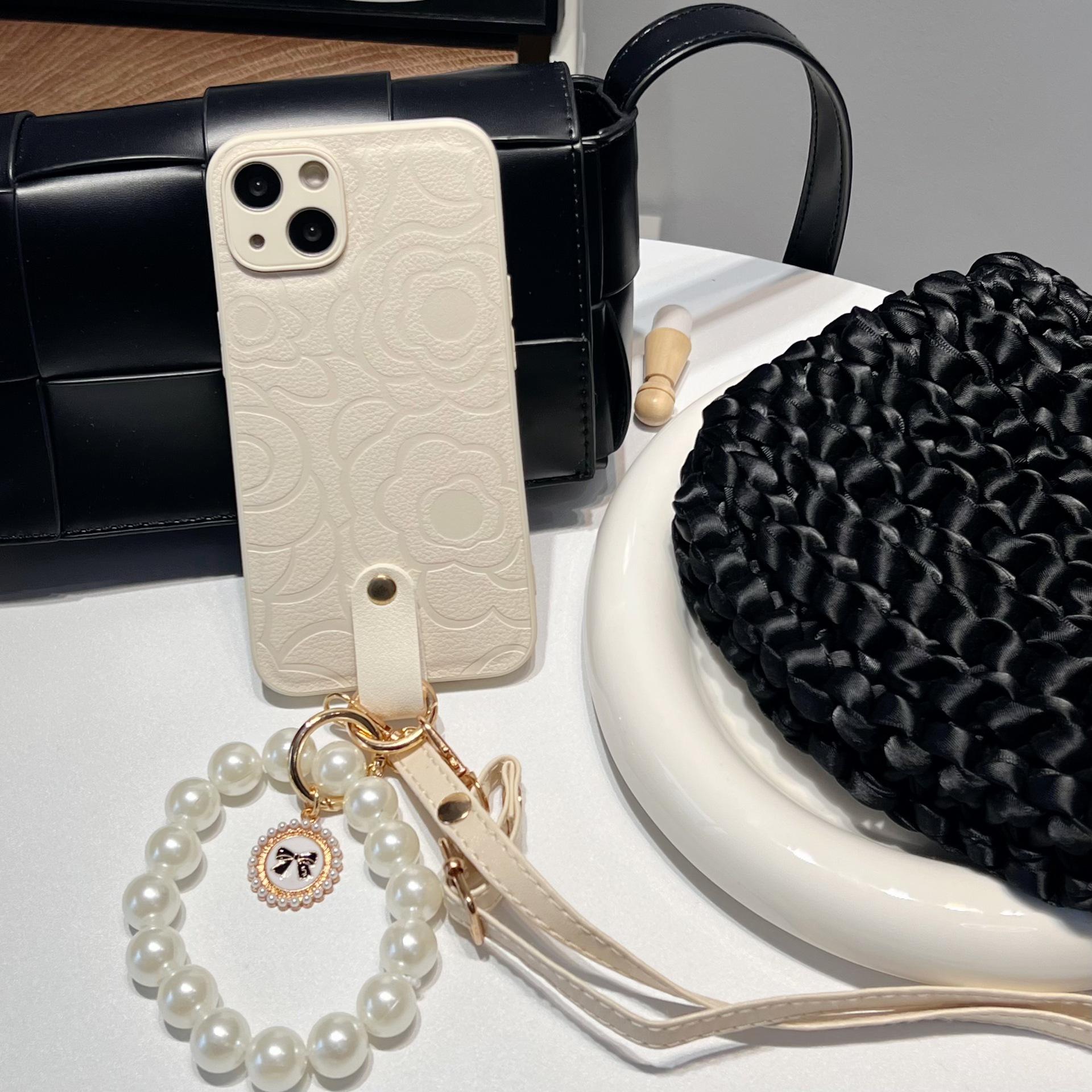 For iPhone 14 Plus Camellia Pattern TPU+PU Leather Shockproof Cover Pearl Chain Phone Case with Shoulder Strap A
For iPhone 14 Plus Camellia Pattern TPU+PU Leather Shockproof Cover Pearl Chain Phone Case with Shoulder Strap A