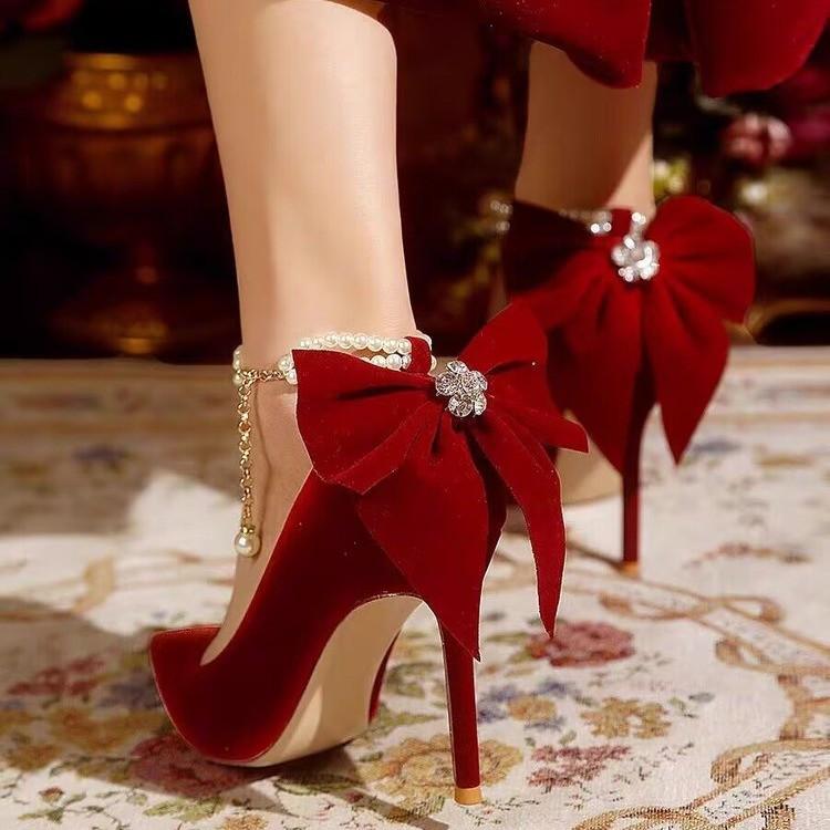 2025 Red Xiuhe Bridal Stiletto Heels with Bow Knot, Pearls, and Lace-up Design - Pointed Toe for Spring/Autumn Size 40
2025 Red Xiuhe Bridal Stiletto Heels with Bow Knot, Pearls, and Lace-up Design - Pointed Toe for Spring/Autumn Size 40