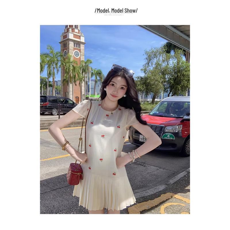 Rabbit & Cherry Embroidered Pleated Dress M
Rabbit & Cherry Embroidered Pleated Dress M
