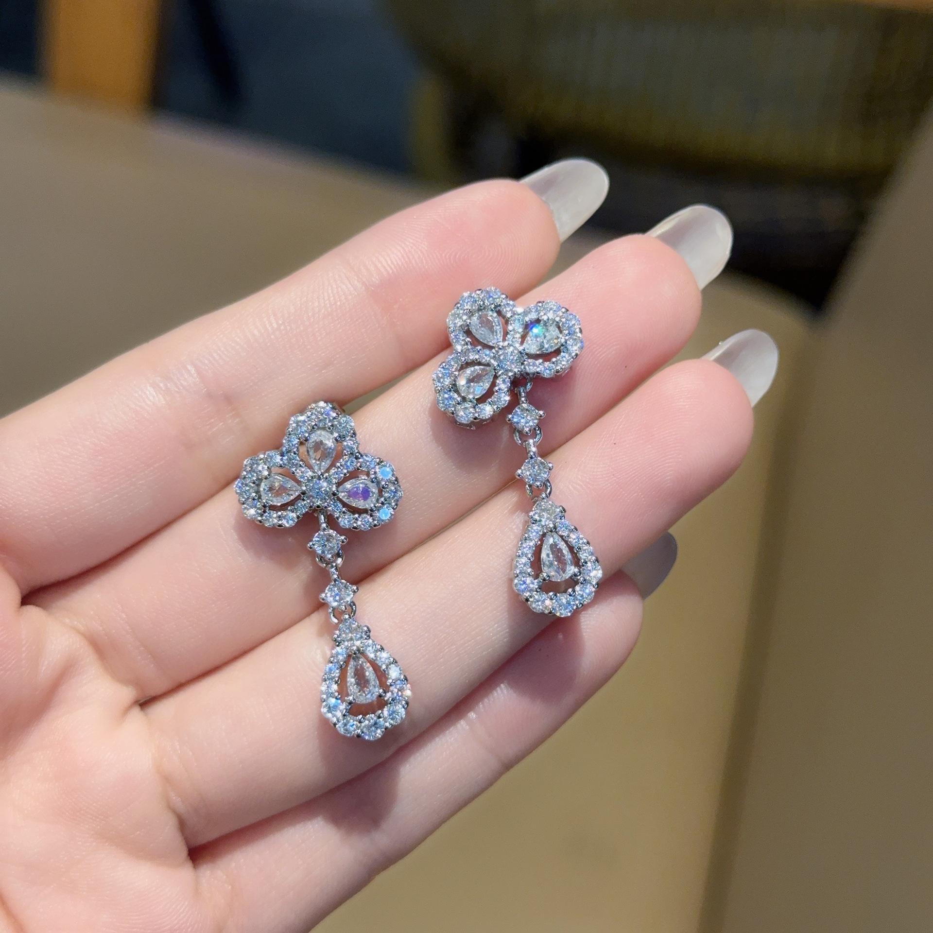 Серьги-пусеты Seiko High-End с бахромой в виде капель воды, серьги в стиле легкой роскоши, серьги в стиле хай-энд, серьги с темпераментом знаменитости, ювелирные украшения для ушей
Серьги-пусеты Seiko High-End с бахромой в виде капель воды, серьги в стиле легкой роскоши, серьги в стиле хай-энд, серьги с темпераментом знаменитости, ювелирные украшения для ушей