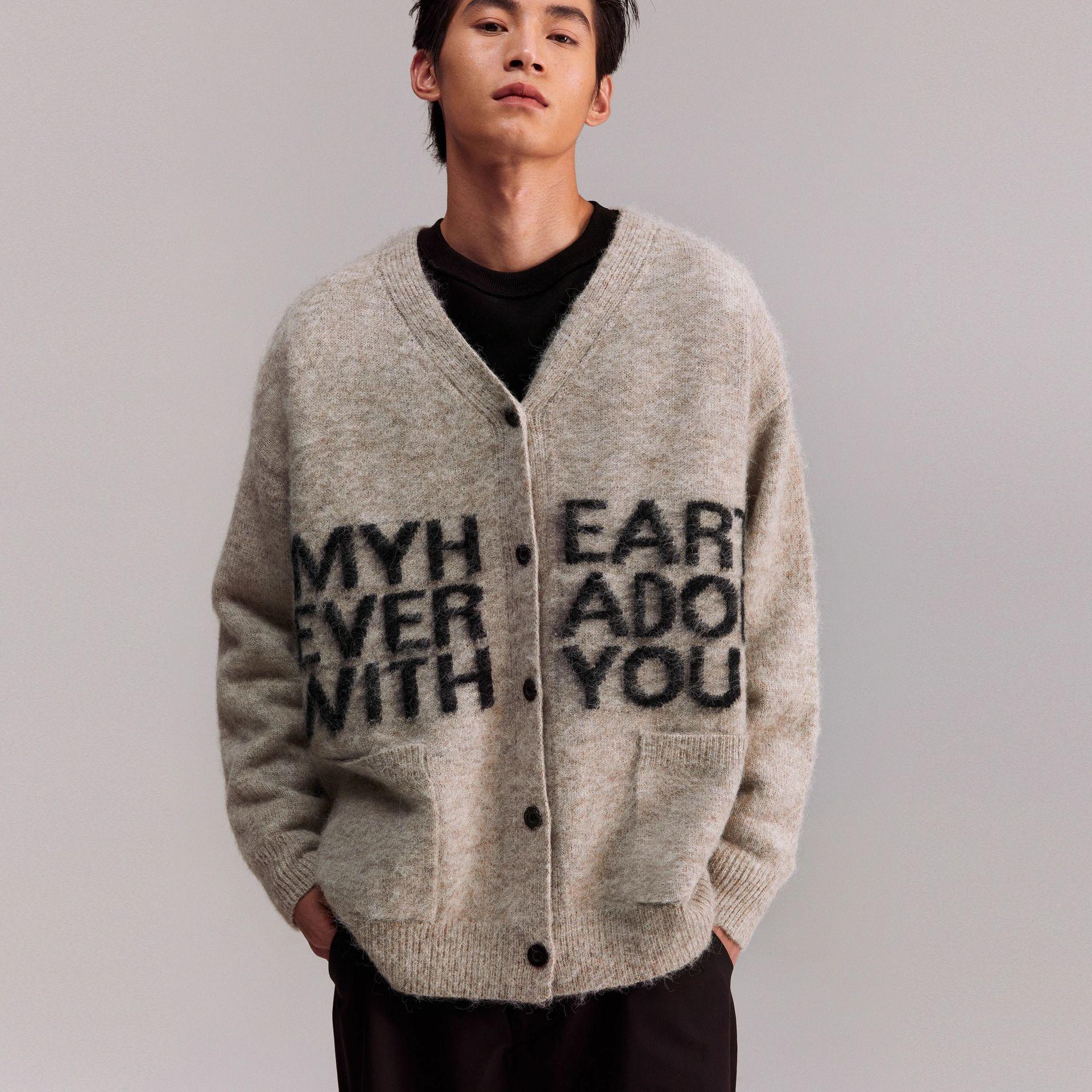 Men s Trendy Retro Knit Cardigan: Autumn/Winter Loose-Fit, Letter Print, Long Sleeve Sweater XXL хакі
Men s Trendy Retro Knit Cardigan: Autumn/Winter Loose-Fit, Letter Print, Long Sleeve Sweater XXL хакі