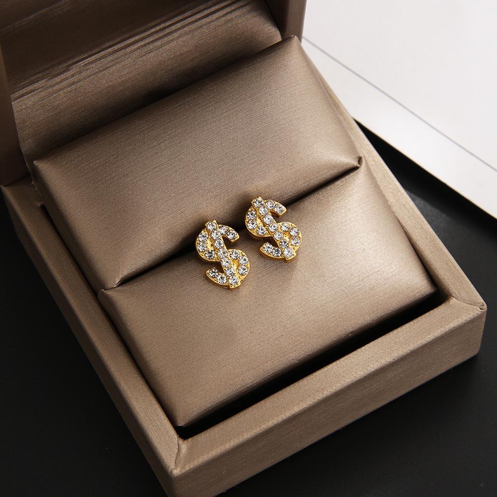 New Gothic Full Zircon Money Dollar Earrings for Women Men High End Hip-hop Fashion Stud Earrings Men Niche Design Jewelry Gift золотой
New Gothic Full Zircon Money Dollar Earrings for Women Men High End Hip-hop Fashion Stud Earrings Men Niche Design Jewelry Gift золотой