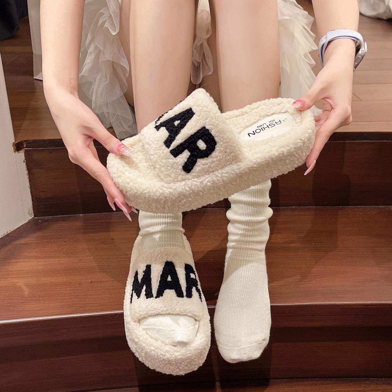 2024 новый бренд Word Tide, пушистые тапочки с толстой подошвой, женские замшевые швабры с одним словом, осень и зима с носками и хлопковыми швабрами 42 бежевый
2024 новый бренд Word Tide, пушистые тапочки с толстой подошвой, женские замшевые швабры с одним словом, осень и зима с носками и хлопковыми швабрами 42 бежевый