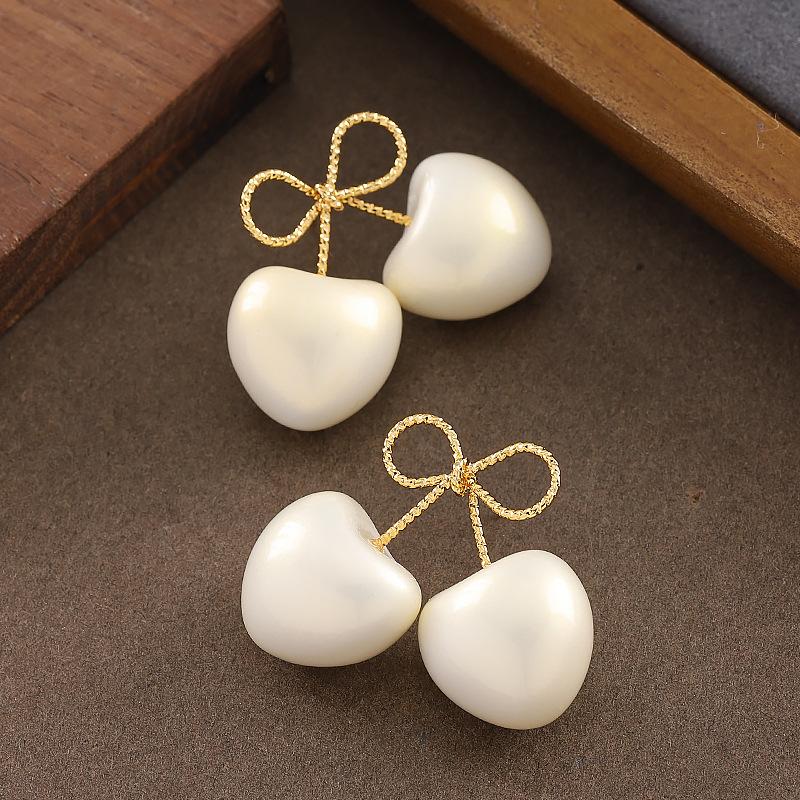 French gentle temperament new festive Ankara red cherry pearl stud earrings versatile personality fashionable earrings
French gentle temperament new festive Ankara red cherry pearl stud earrings versatile personality fashionable earrings