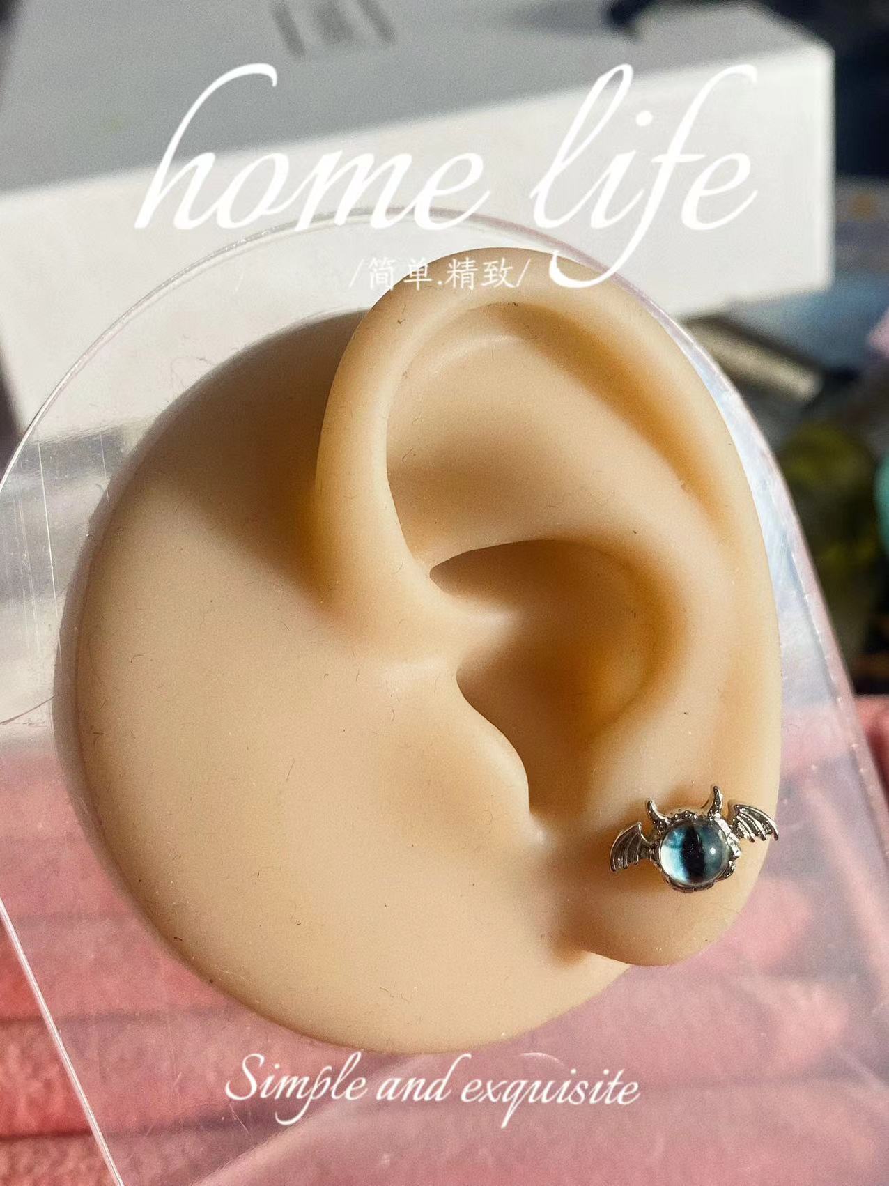 Niche design new devil s eye blue-green devil cat eye stud earrings, small, simple and advanced creative earrings for women
Niche design new devil s eye blue-green devil cat eye stud earrings, small, simple and advanced creative earrings for women