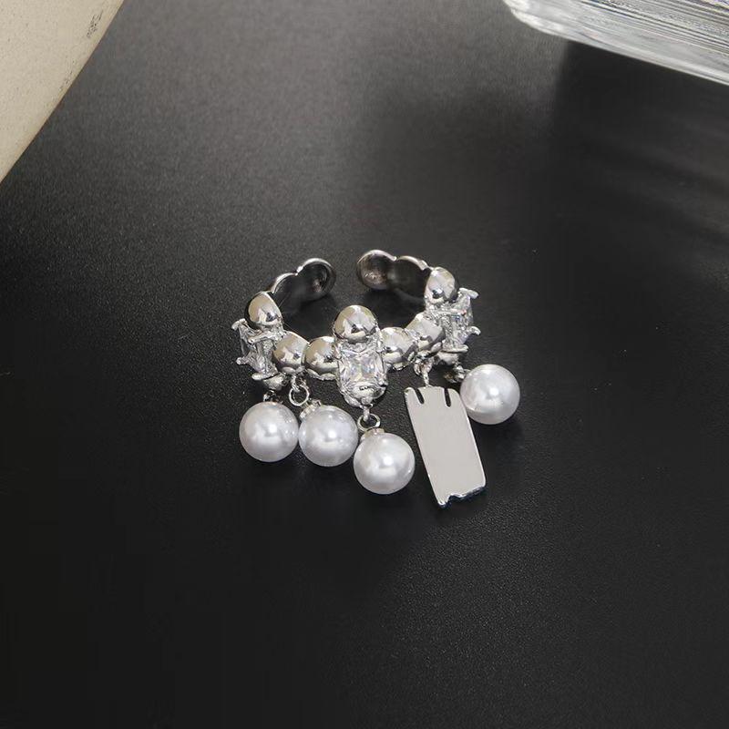 Кольцо-кисточка в холодном стиле с жемчугом и цирконием из меди, регулируемое для женщин
Кольцо-кисточка в холодном стиле с жемчугом и цирконием из меди, регулируемое для женщин