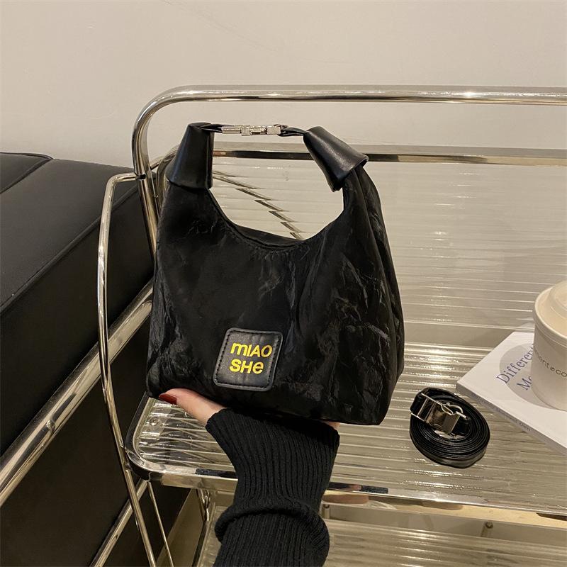 Premium sense retro small bag women 2025 new commuter hand bag dumpling bag autumn fashion messenger bag чёрный
Premium sense retro small bag women 2025 new commuter hand bag dumpling bag autumn fashion messenger bag чёрный