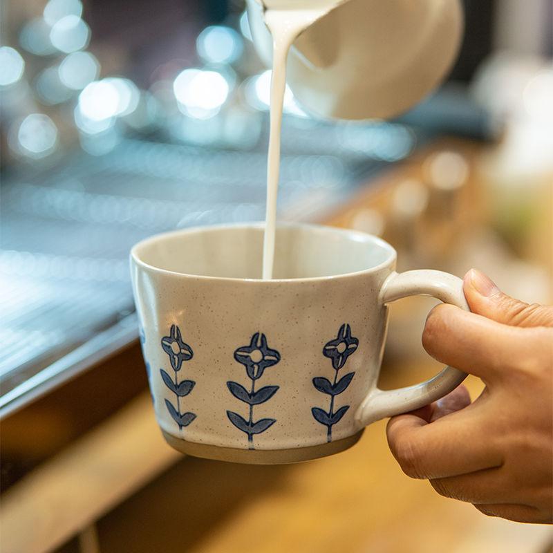 Hand-Brewed Coffee Cup With Spoon, High-Value Ceramic, Good-Looking Household Large-Diameter Water Cup With Minor Flaws capacity See description.
Hand-Brewed Coffee Cup With Spoon, High-Value Ceramic, Good-Looking Household Large-Diameter Water Cup With Minor Flaws capacity See description.