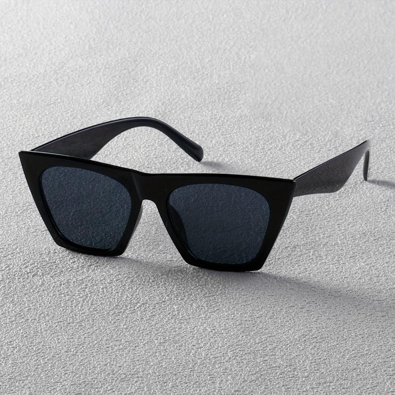 Retro And Versatile Street Fashion Glasses Suitable For Daily Commuting Outings Photography And Vacations
Retro And Versatile Street Fashion Glasses Suitable For Daily Commuting Outings Photography And Vacations