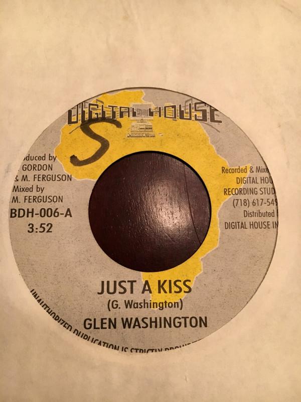 7inch Record GLEN WASHINGTON, SINGING SWEET - Just A Kiss / Let Her Grow Easy BDH006 Digital House Jamaica Reggae, Ska & Dub Used
7inch Record GLEN WASHINGTON, SINGING SWEET - Just A Kiss / Let Her Grow Easy BDH006 Digital House Jamaica Reggae, Ska & Dub Used