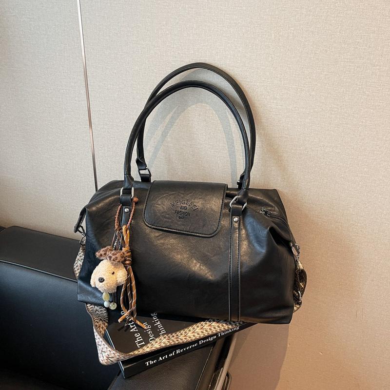 Korean version commuter tote bag women s new shoulder armpit bag large capacity business travel bag light commuter messenger bag no pendant
Korean version commuter tote bag women s new shoulder armpit bag large capacity business travel bag light commuter messenger bag no pendant