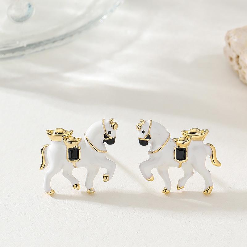 Guochao Personality New Chinese Mara Yuanbao Zodiac Horse Wealth Drop Oil Earrings Light Luxury Niche Premium Earrings белый
Guochao Personality New Chinese Mara Yuanbao Zodiac Horse Wealth Drop Oil Earrings Light Luxury Niche Premium Earrings белый