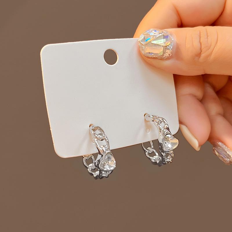 2022 Autumn/Winter Silver Needle Diamond Stud Earrings: Elegant C-Shaped Semicircle Design for Women
2022 Autumn/Winter Silver Needle Diamond Stud Earrings: Elegant C-Shaped Semicircle Design for Women